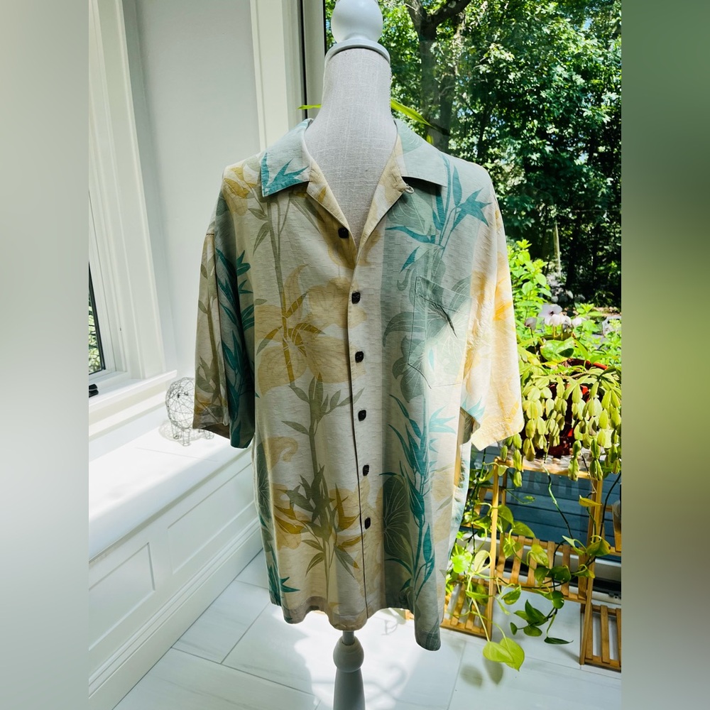 Hilo Hattie Men’s 100% silk resort shirt